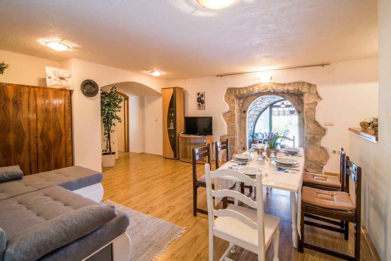 Apartmani Marija Malinska Luaran gambar